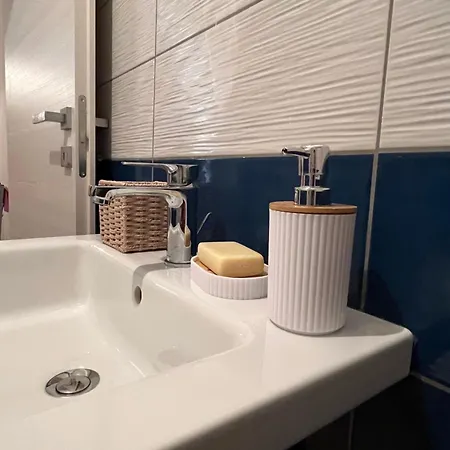 Is Janas 아파트 *